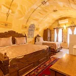 Walnut House 4* גורמה