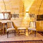 בית הארחה Walnut House 4*