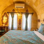 Walnut House 4*