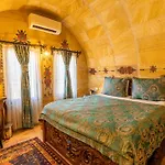 Walnut House 4* גורמה