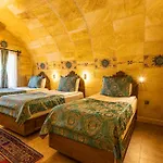 בית הארחה Walnut House 4*