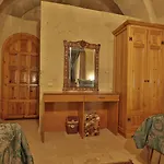 Walnut House 4*