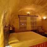Walnut House 4*