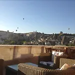 בית הארחה Walnut House 4*
