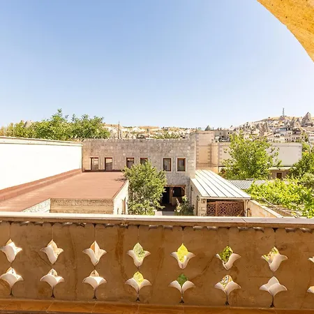 בית הארחה Walnut House 4*